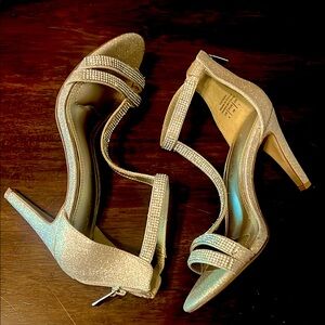 New Kelly & Kate Elegant Gold Strappy Heels Sz 6